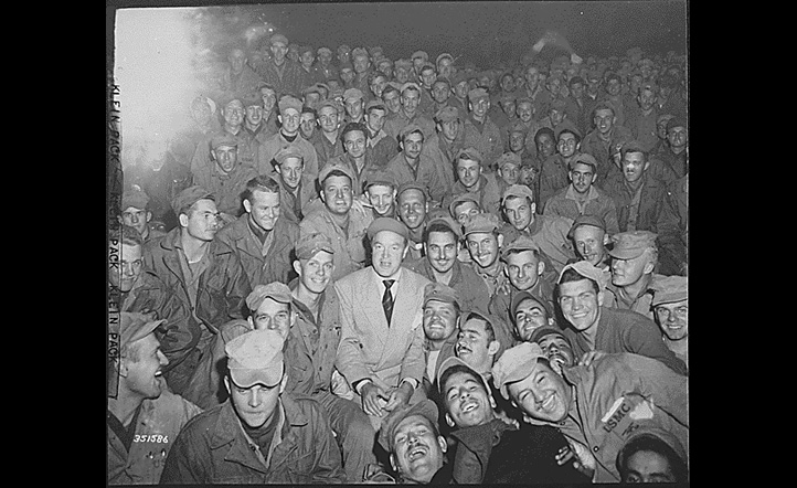 A medal of honor for a soldier\'s favorite comedian